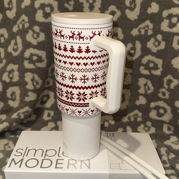 Simple Modern TREK 40oz Tumbler in Ugly Sweater Reindeer 😍 New 🆕 LAST ONE 🥰🥰 - Picture 4 of 17